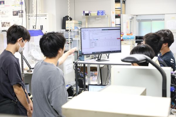 オープンキャンパス研究室見学の様子